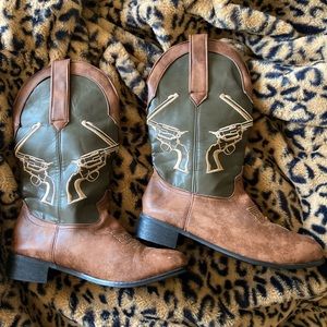 Leather pistol embroidered cowboy boots